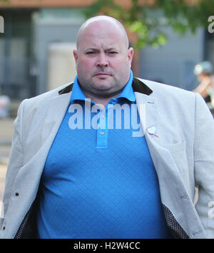 Ralph Bulger und Denise Fergus außerhalb ITV Studios mit: Ralph Bulger, Denise Fergus Where: London, Vereinigtes Königreich bei: 25. Juli 2016 Stockfoto