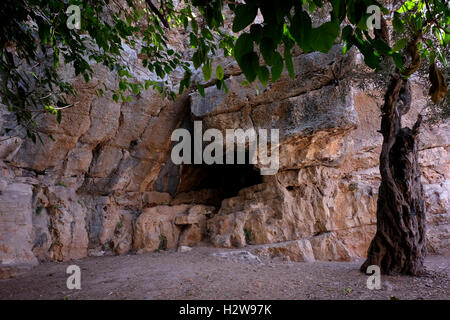 Ansicht des alten Grabkammer, die von Generationen von Familien bereits ab dem siebten wiederverwendet wurde bis zum dem fünften Jahrhundert v. Chr. im Tal von Hinnom der moderne Name für das biblische Gehenna oder Gehinnom Tal rund um die Altstadt von Jerusalem, Israel Stockfoto