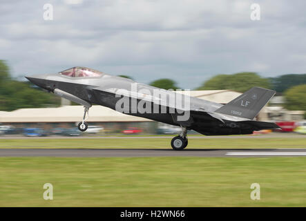 Lockheed Martin F-35 Lightning II Stealth-Fighter aufsetzt während 2016 Royal Air Tattoo in Fairford Stockfoto