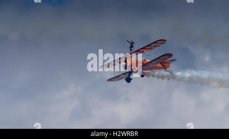 Farnborough, Großbritannien 16. Juli 2016: die Breitling Flügel Wanderer im Flug bei Farnborough Airshow Stockfoto