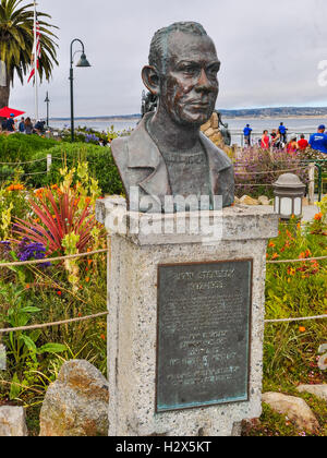 Monterey, CA, USA - 9. Juli 2016: Büste von John Steinbeck. Er gewann den 1940-Pulitzer-Preis und 1962 den Nobelpreis für Literatur. Stockfoto