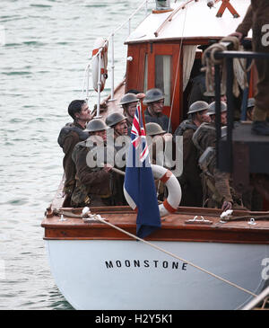 Christopher Nolan ist weiterhin der Film Dünkirchen im Hafen von Weymouth zu Filmen.  Mitwirkende: Atmosphäre wo: Weymouth, Großbritannien wenn: 28. Juli 2016 Stockfoto