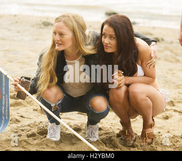 Die Besetzung von Ex am Strand für sich beanspruchen zu einem London-Strand mit Wapping: Jess Impiazzi wo: London, Vereinigtes Königreich als: 1. August 2016 Stockfoto