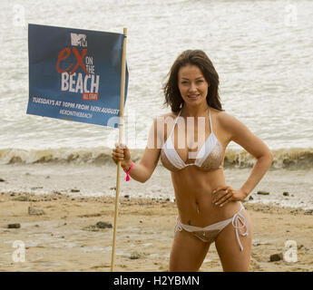 Die Besetzung von Ex am Strand für sich beanspruchen zu einem London-Strand mit Wapping: Jess Impiazzi wo: London, Vereinigtes Königreich als: 1. August 2016 Stockfoto