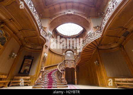 Lviv, Ukraine - 18. Februar 2016: Haus der Wissenschaftler - einem ehemaligen nationalen Casino (bis 1939) von "Fellner und Helmer" erbaut Stockfoto