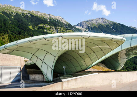 Hungerburgbahn, Hybrid Standseilbahn Loewenhaus Bahnhof entworfen von Zaha Hadid in Innsbruck, Österreich. Stockfoto