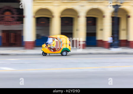 Cocotaxi Auto-Rikscha fahren am Paseo del Prado, Havanna-Kuba Stockfoto