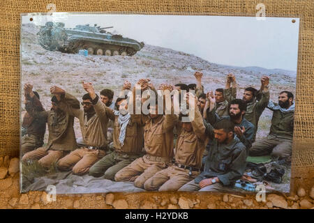 Yazd, Amir Chakhmaq Square, Zelt mit Soldaten und Bilder ein Märtyrers, Kriegsfotos zu gedenken Stockfoto