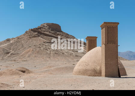 Yazd, Dakhmeh-ye Zartoshtiyun, Zoroastrian Türme des Schweigens außerhalb der Stadt Stockfoto