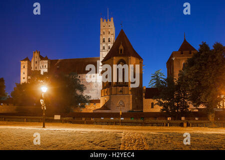 Marienburg in der Nacht in Polen, mittelalterliche Festung, gebaut von der deutschen Ritter-Ordens Stockfoto