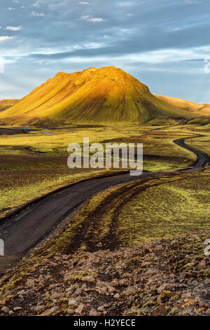 F208 in Richtung Süden von Landmannalaugar in Richtung der Ringstraße im Hochland im Süden Islands. Stockfoto
