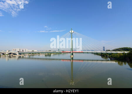 Wien, Wien: Brücke Donaustadtbrücke, u-Bahnlinie 2, Donau, 02., Wien, Österreich Stockfoto