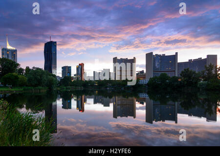 Wien, Wien: See Kaiserwasser, Hochhaus Neue Donau, DC Tower 1, Vienna International Centre (UN-Gebäude) (von links nach rechts Stockfoto