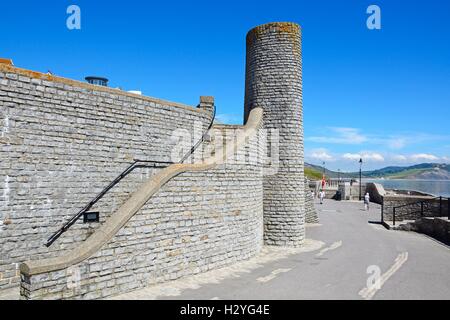 Rundturm am Gewehr Cliff Walk entlang der Promenade, Lyme Regis, Dorset, England, Vereinigtes Königreich, West-Europa. Stockfoto