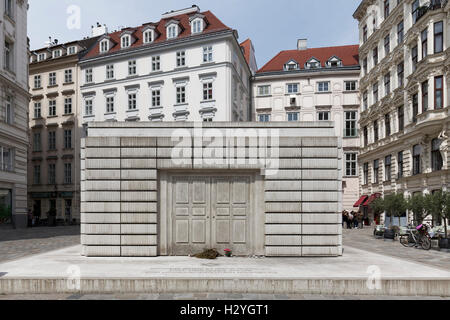 Mahnmal für die österreichischen jüdischen Opfer der Shoah, von Rachel Whiteread, Judenplatz, Wien, Österreich Stockfoto