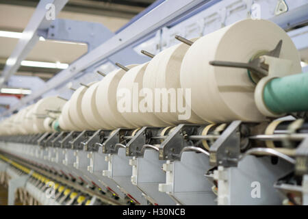 Baumwolle Spulen im Inneren Baumwollspinnerei Multan Pakistan Stockfoto