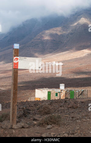 Fuerteventura, Kanarische Inseln, Nordafrika, Spanien: das Zeichen nach Morro Jable im Dorf von Cofete Stockfoto