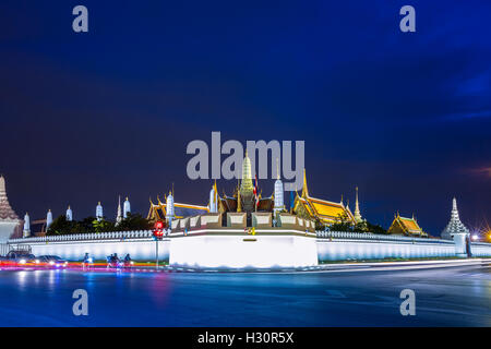 Grand Palace in der Abenddämmerung, Bangkok, Thailand Stockfoto
