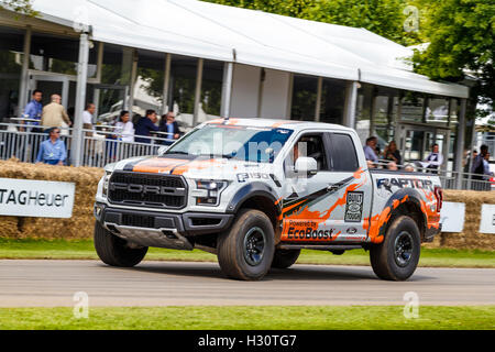 2016 Ford f-150 Raptor desert Truck Racer mit Fahrer Ben Collins in 2016 Goodwood Festival of Speed, Sussex, UK. Stockfoto