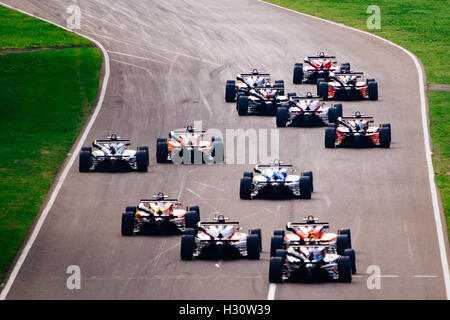 Imola, Italien. 2. Oktober 2016. Start des Rennens 3 der FIA Formel 3-Europameisterschaft in Imola, Italien am 2. Oktober 2016. Bildnachweis: Jure Makovec/Alamy Live-Nachrichten Stockfoto