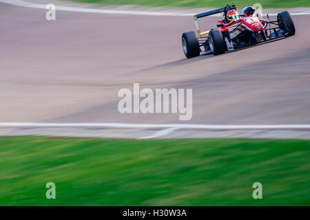 Imola, Italien. 2. Oktober 2016. Prema Powerteams Fahrer Lance Stroll der Kanada konkurriert während der Rennen 3 der FIA Formel 3 Europameisterschaft in Imola, Italien am 2. Oktober 2016. Bildnachweis: Jure Makovec/Alamy Live-Nachrichten Stockfoto