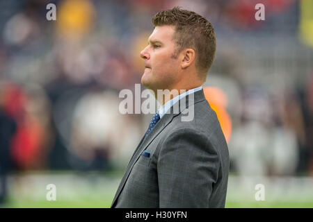 Houston, Texas, USA. 2. Oktober 2016. Tennessee Titans general Manager Jon Robinson Uhren Poloshirt vor ein NFL-Spiel zwischen den Houston Texans und die Tennessee Titans NRG-Stadion in Houston, TX am 2. Oktober 2016. Die Texaner gewannen 27-20. Bildnachweis: Trask Smith/ZUMA Draht/Alamy Live-Nachrichten Stockfoto