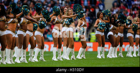 Wembley Stadium, London, UK. 2. Oktober 2016. NFL International Series. Indianapolis Colts gegen Jacksonville Jaguars. Der Jacksonville Roar in Aktion vor dem Spiel. Bildnachweis: Aktion Plus Sport/Alamy Live-Nachrichten Stockfoto