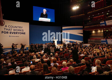 Birmingham. 2. Oktober 2016. Der britische Premierminister Theresa spricht Mai am ersten Tag der Parteitag der Konservativen im International Convention Centre in Birmingham, Großbritannien am 2. Oktober 2016. Der britische Premierminister Theresa eröffnete Mai konservativen Konferenz in Birmingham Sonntag indem MPs und Gegner der Austritt, die sie nicht in der Art von Großbritannien stehen verlassen der Europäischen Union (EU). © Xinhua/Alamy Live-Nachrichten Stockfoto