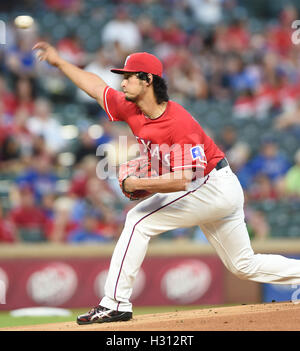 Arlington, Texas, USA. 30. September 2016. Yu Darvish (Rangers) MLB: Yu Darvish der Texas Rangers Stellplätze während der Major League Baseball Spiel gegen die Tampa Bay Rays im Globe Life Park in Arlington in Arlington, Texas, Vereinigte Staaten von Amerika. © AFLO/Alamy Live-Nachrichten Stockfoto