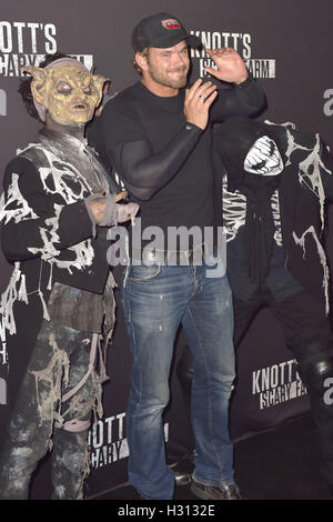 Buena Park, USA. 30. September 2016. Kellan Lutz auf "Knotts Scary Farm" schwarzer Teppich auf die Knotts Berry Farm. Buena Park, 30.09.2016 | Verwendung Weltweit/Picture Alliance © Dpa/Alamy Live-Nachrichten Stockfoto