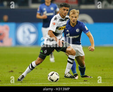 Gelsenkirchen, Deutschland 02.10.2016, Bundesliga, Spieltag 6, FC Schalke 04 - Borussia Moenchengladbach: Bekämpfung. Bildnachweis: Jürgen Schwarz/Alamy Live-Nachrichten Stockfoto