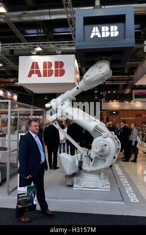 Brno, Tschechische Republik. 3. Oktober 2016. Ausstellung der Firma ABB wird auf der international engineering fair MSV in Brno, Tschechische Republik, 3. Oktober 2016 gesehen. © Vaclav Salek/CTK Foto/Alamy Live-Nachrichten Stockfoto