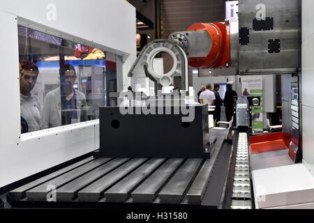 Brno, Tschechische Republik. 3. Oktober 2016. Ausstellung von TOS Kurim wird auf der international engineering fair MSV in Brno, Tschechische Republik, 3. Oktober 2016 gesehen. © Vaclav Salek/CTK Foto/Alamy Live-Nachrichten Stockfoto