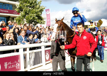 Chantilly Racecourse, Frankreich. 1. Oktober 2016. Prix de l Arc de Triomphe, race 4 auf Karte. Textmanipulation - Mickael Barzalona © Aktion Plus Sport/Alamy Live-News Stockfoto