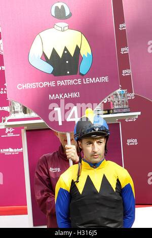 Chantilly Racecourse, Frankreich. 1. Oktober 2016. Prix de l Arc de Triomphe, race 4 auf Karte. Christophe Lemaire © Aktion Plus Sport/Alamy Live-Nachrichten Stockfoto