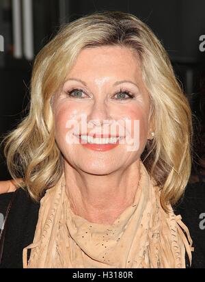 New York, NY, USA. 3. Oktober 2016. Olivia Newton-John entdeckt verlassen "AOL bauen" in New York City auf 3. Oktober 2016. Bildnachweis: Rainmaker Fotomedien/Punch/Alamy Live-Nachrichten Stockfoto