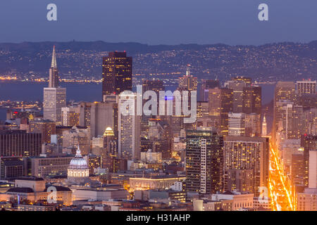 Lichter der Stadt von San Francisco Downtown von Twin Peaks Stockfoto