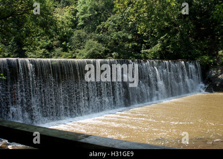 Hollins Mill Dam und Wasserfall in Lynchburg, VA, USA Stockfoto