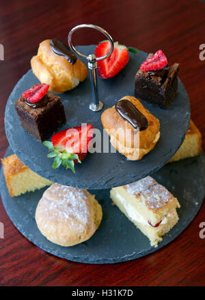 "Mill House Hotel" Swallowfield, Berkshire, UK. "Afternoon Tea" Kuchen Kuchen Stockfoto