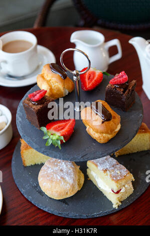 "Mill House Hotel" Swallowfield, Berkshire, UK. "Afternoon Tea" Kuchen Kuchen Stockfoto