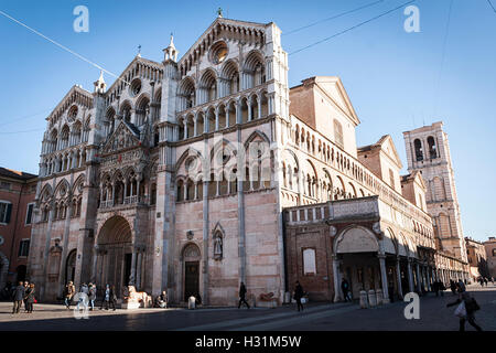 Piazza Trento und Trieste Platz mit San Giorgio Kathedrale, Dom von Ferrara in Emilia-Romagna. Italien Stockfoto