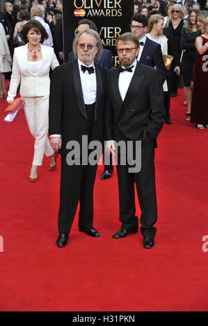 Benny Andersson und Björn Ulvaeus bei den Laurence Olivier Awards am Royal Opera House in es Stockfoto