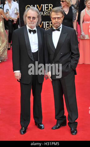 Benny Andersson und Björn Ulvaeus bei den Laurence Olivier Awards am Royal Opera House in es Stockfoto