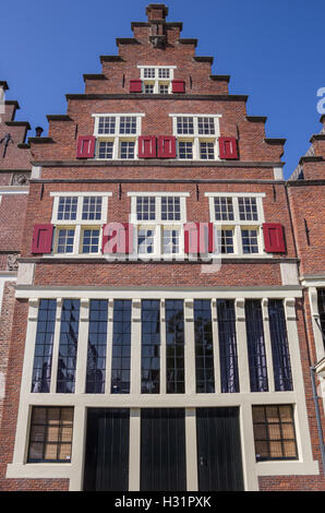 Fassade eines alten Hauses in der Mitte von Hoorn in Holland Stockfoto