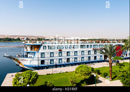 Ägypten. Assuan steht am Ostufer des Nils. Unsere Nil-Kreuzfahrt-Schiff; Schloss Laffayette. Stockfoto