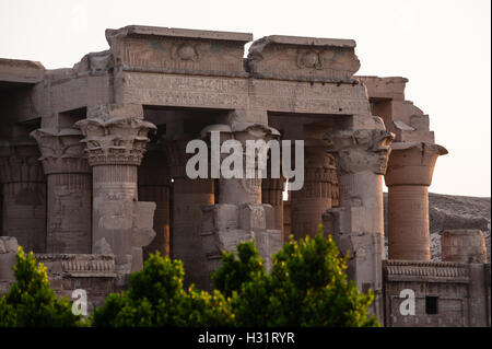 Ägypten. Der Tempel von Kom Ombo ist ein ungewöhnliches Doppel Tempel während der ptolemäischen Dynastie. Stockfoto