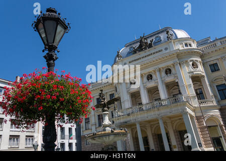 Die alten Slowakischen Nationaltheater Gebäude in Hviezdoslav Platz, in der Stadt Bratislava in der Slowakei. Stockfoto