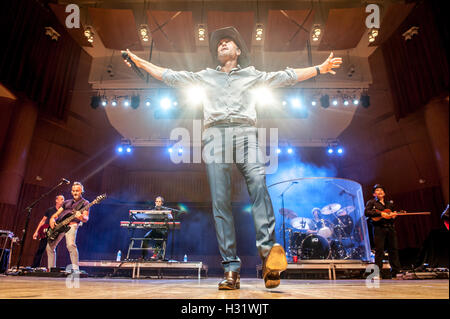 Tim McGraw durchführen bei einem Konzert in Baltimore, Maryland. Stockfoto