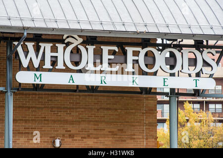 Melden Sie sich für Whole Foods Market außerhalb in Arlington, Virginia. Stockfoto