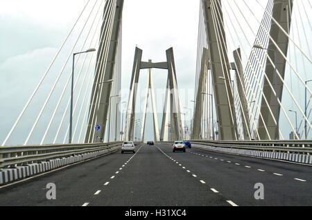 Überfahren der Bandra Worli Sea Link in Mumbai, Indien Stockfoto